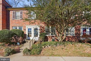 1401 S BARTON ST #221, Arlington, VA 22204