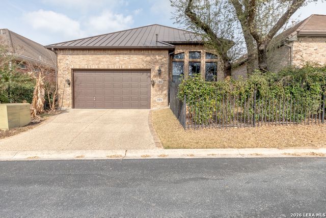 6 Rugby Ln, San Antonio, TX 78257