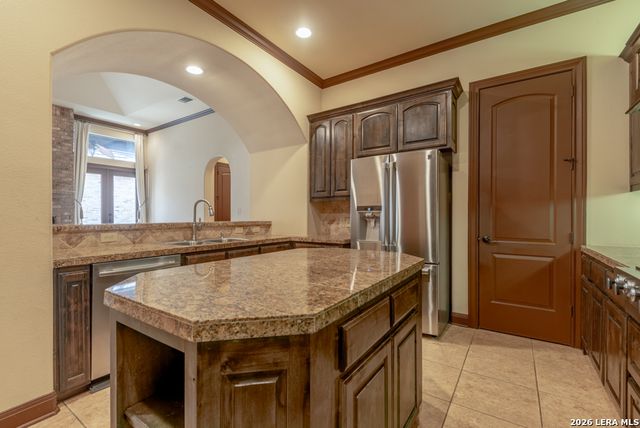 6 Rugby Ln, San Antonio, TX 78257