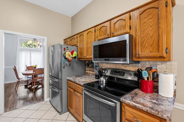 8710 OLD POST RD, Memphis, TN 38018