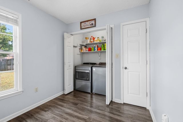 8710 OLD POST RD, Memphis, TN 38018
