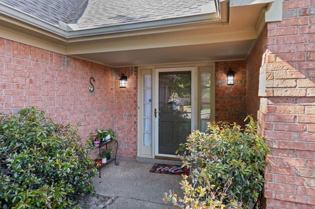 8710 OLD POST RD, Memphis, TN 38018