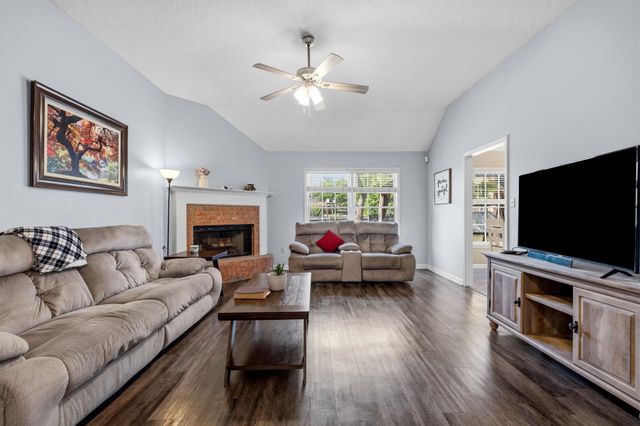8710 OLD POST RD, Memphis, TN 38018