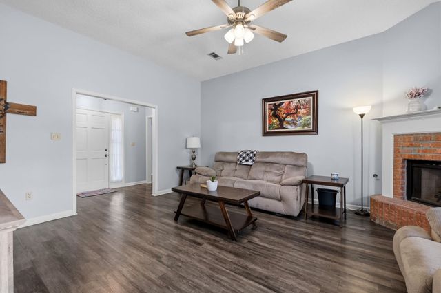 8710 OLD POST RD, Memphis, TN 38018