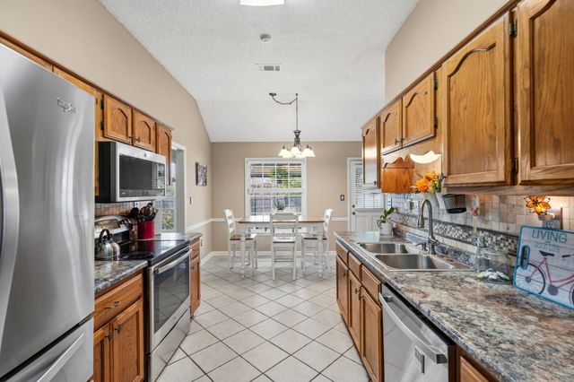 8710 OLD POST RD, Memphis, TN 38018
