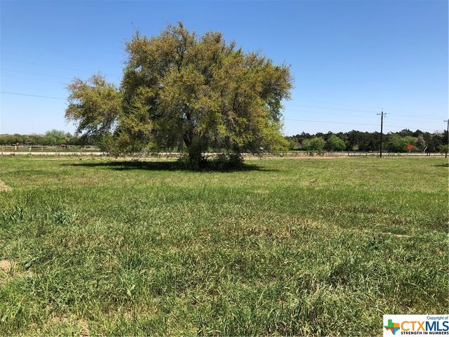 154 PVT 1672, Hallettsville, TX 77964