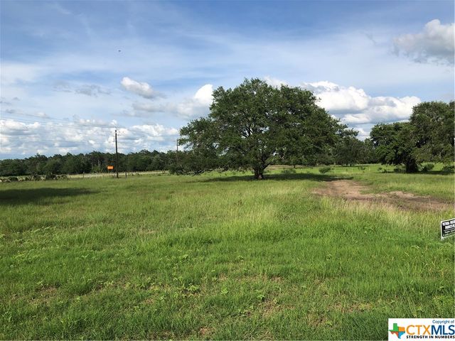 154 PVT 1672, Hallettsville, TX 77964