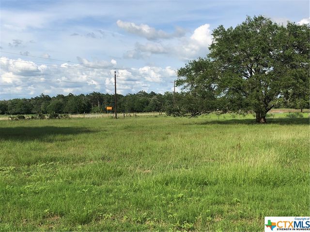 154 PVT 1672, Hallettsville, TX 77964