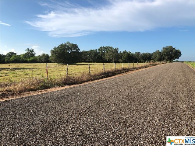 154 PVT 1672, Hallettsville, TX 77964