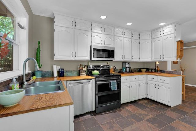 1637 Clifftops Ave, Monteagle, TN 37356