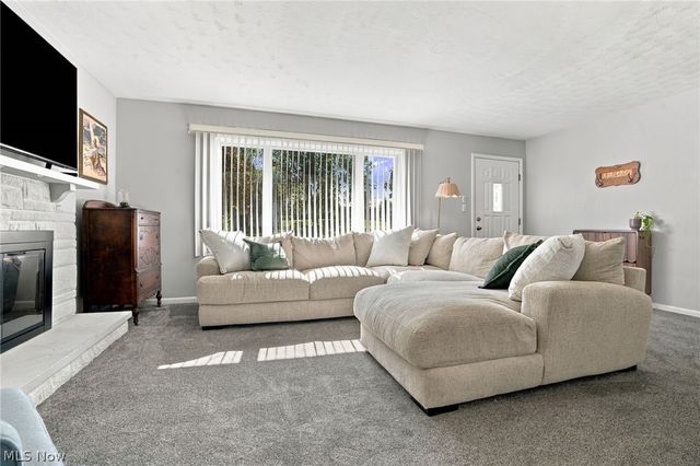 1367 Cherry Lane, Uniontown, OH 44685