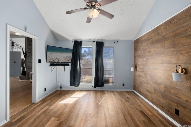 11011 Forest Crown, Live Oak, TX 78233