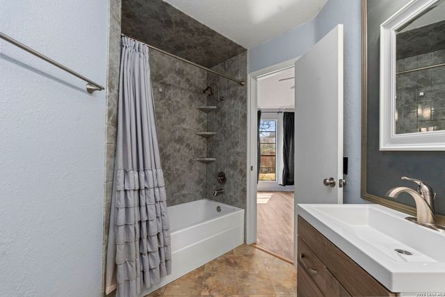 11011 Forest Crown, Live Oak, TX 78233