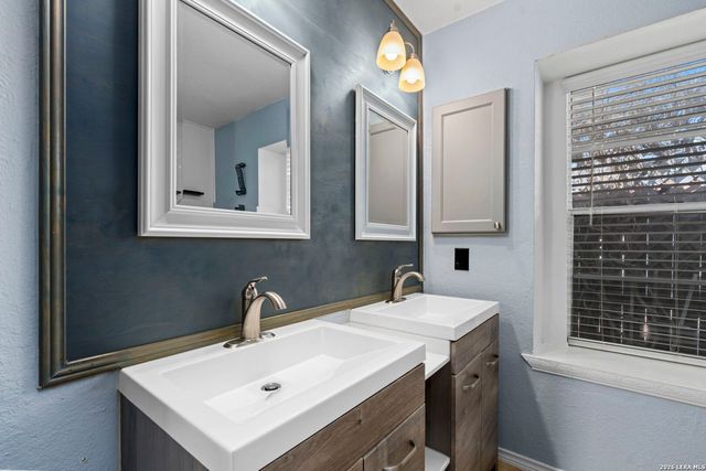 11011 Forest Crown, Live Oak, TX 78233