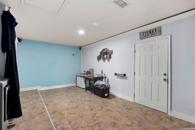 11011 Forest Crown, Live Oak, TX 78233