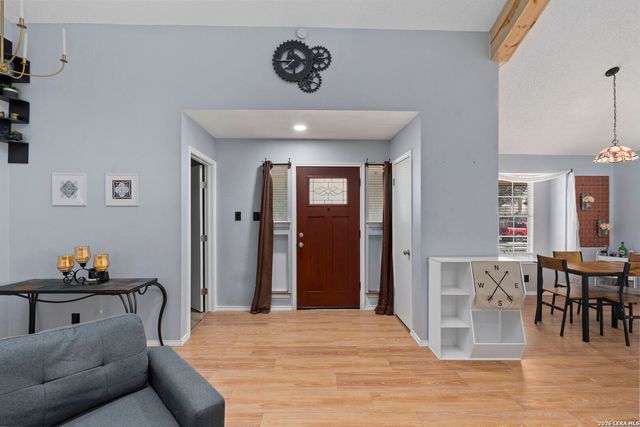 11011 Forest Crown, Live Oak, TX 78233