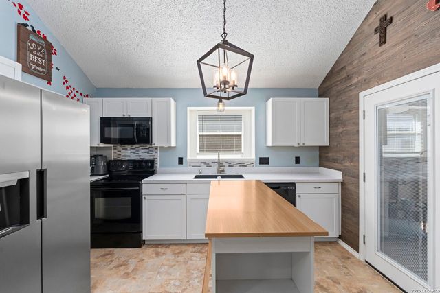 11011 Forest Crown, Live Oak, TX 78233