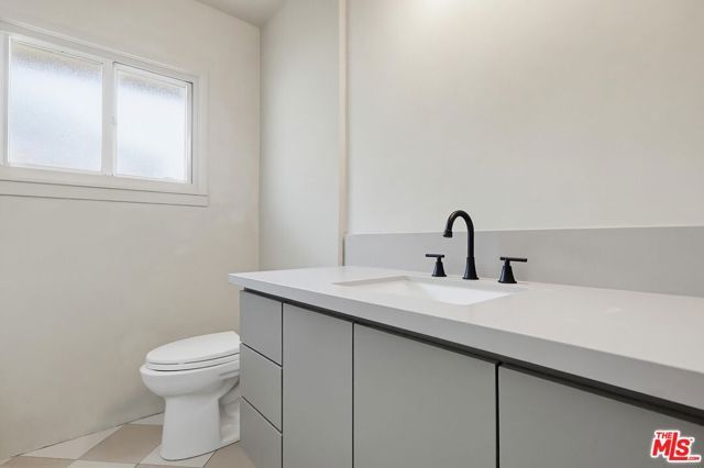 10519 S 3rd Avenue, Inglewood, CA 90303