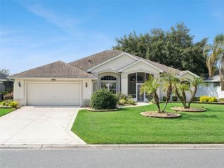 21606 KING HENRY AVENUE, Leesburg, FL 34748