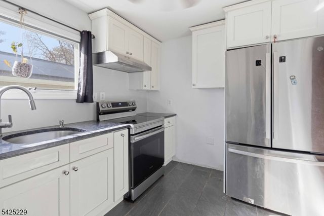 54 Wildwood Rd, Jefferson Twp., NJ 07438