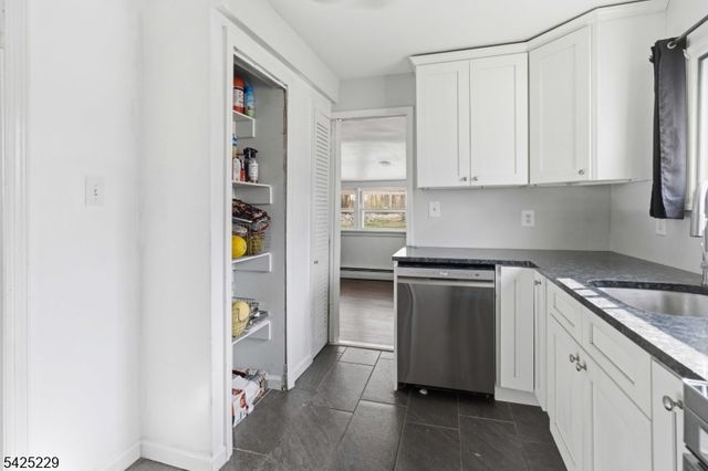 54 Wildwood Rd, Jefferson Twp., NJ 07438