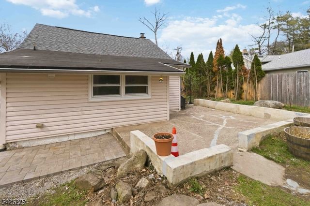 54 Wildwood Rd, Jefferson Twp., NJ 07438