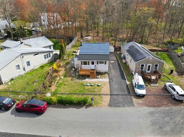54 Wildwood Rd, Jefferson Twp., NJ 07438