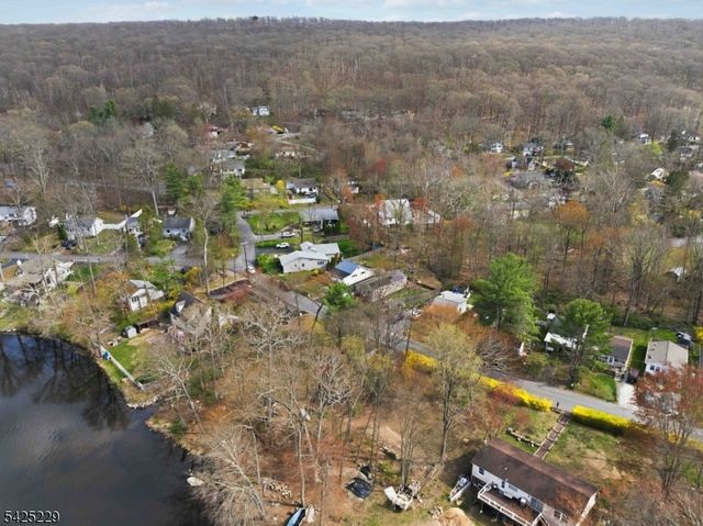 54 Wildwood Rd, Jefferson Twp., NJ 07438