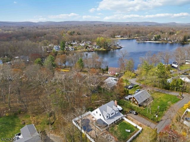 54 Wildwood Rd, Jefferson Twp., NJ 07438
