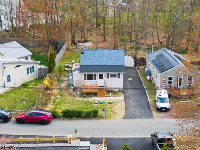 54 Wildwood Rd, Jefferson Twp., NJ 07438