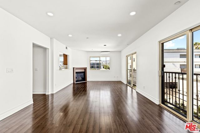 936 N Hudson Avenue 302, Los Angeles, CA 90038