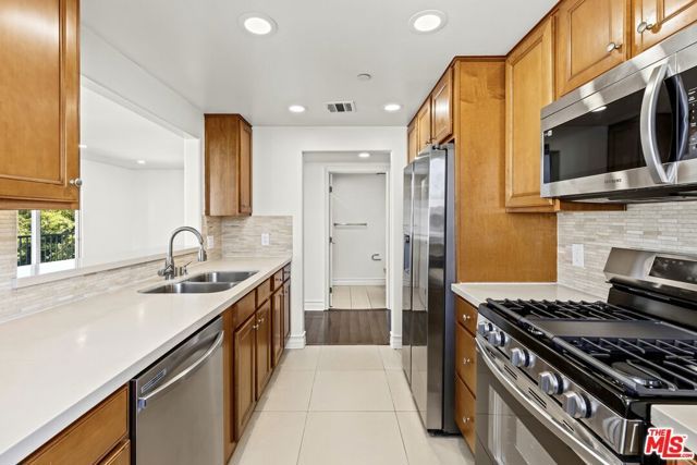 936 N Hudson Avenue 302, Los Angeles, CA 90038