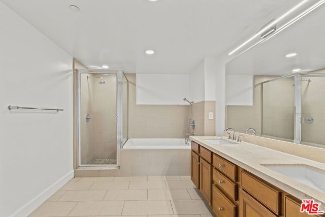 936 N Hudson Avenue 302, Los Angeles, CA 90038