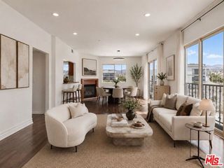 936 N Hudson Avenue 302, Los Angeles, CA 90038