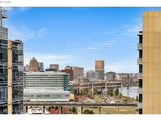 841 S GAINES St 2104, Portland, OR 97239