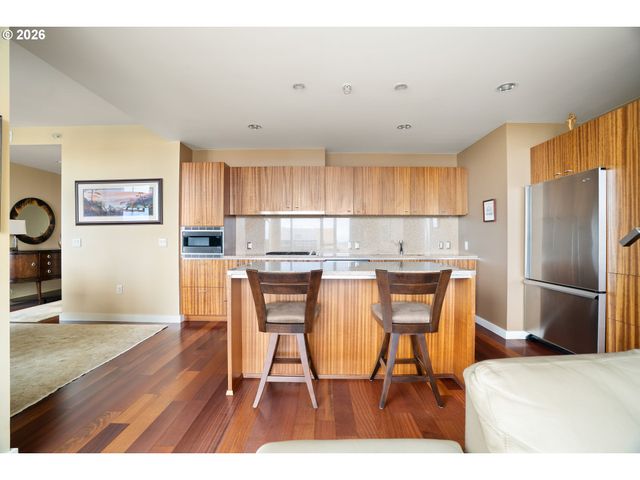 841 S GAINES St 2104, Portland, OR 97239