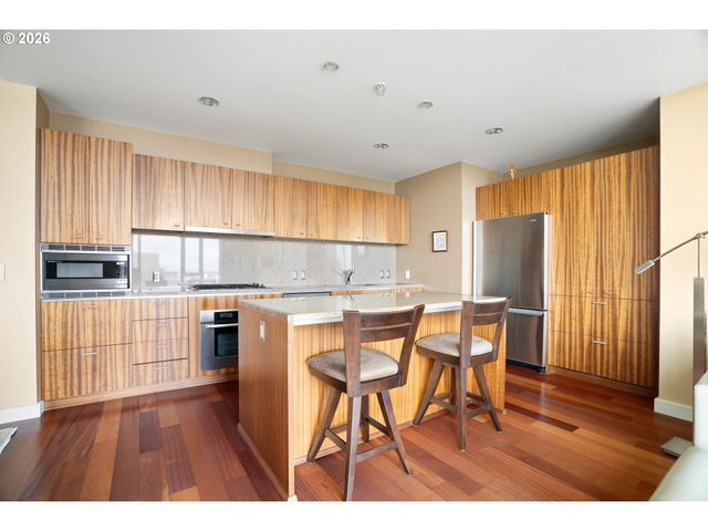 841 S GAINES St 2104, Portland, OR 97239