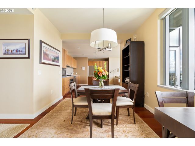 841 S GAINES St 2104, Portland, OR 97239