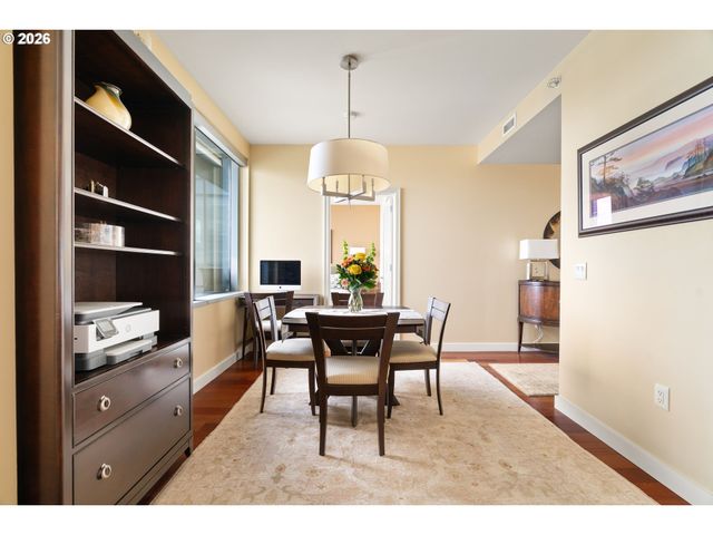 841 S GAINES St 2104, Portland, OR 97239