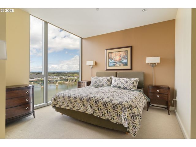 841 S GAINES St 2104, Portland, OR 97239