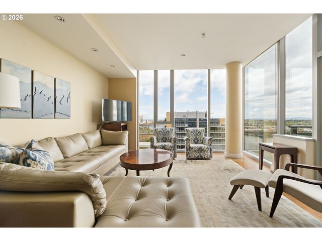 841 S GAINES St 2104, Portland, OR 97239