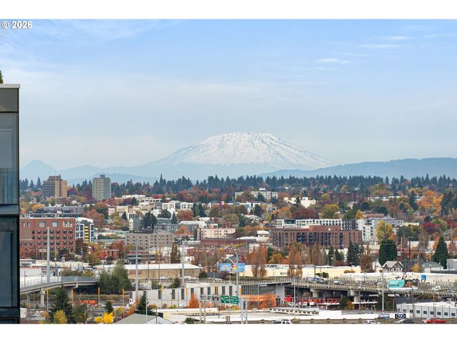 841 S GAINES St 2104, Portland, OR 97239