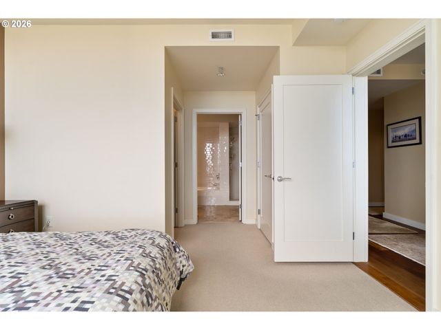 841 S GAINES St 2104, Portland, OR 97239