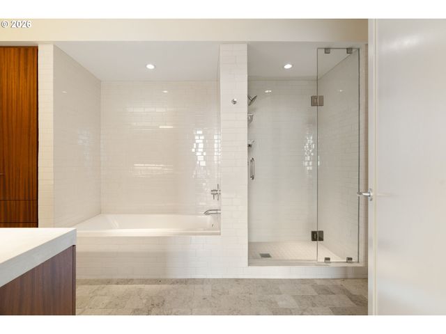 841 S GAINES St 2104, Portland, OR 97239