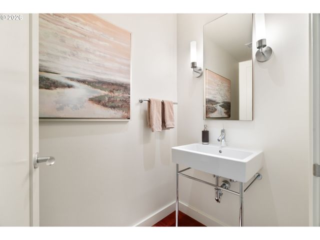 841 S GAINES St 2104, Portland, OR 97239