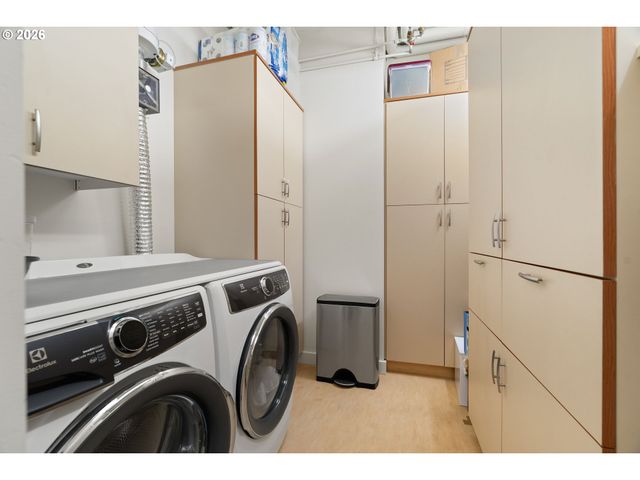 841 S GAINES St 2104, Portland, OR 97239