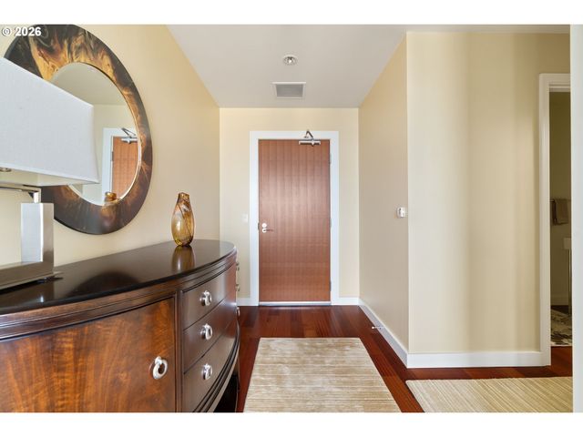 841 S GAINES St 2104, Portland, OR 97239