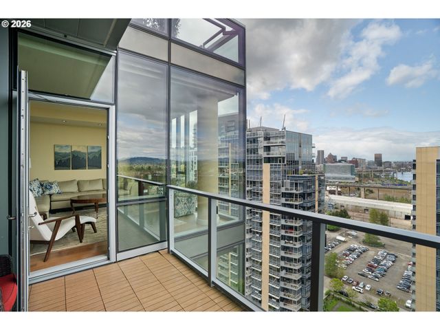 841 S GAINES St 2104, Portland, OR 97239