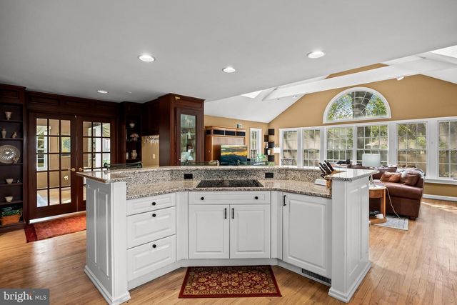 408 KINGS HWY, Moorestown, NJ 08057