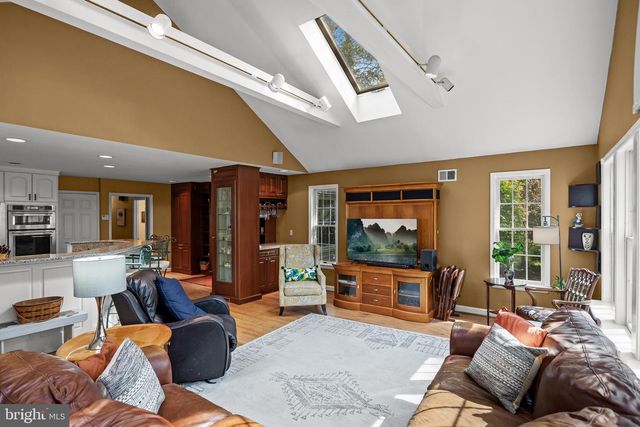 408 KINGS HWY, Moorestown, NJ 08057